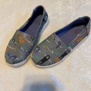 Toms kids sloth shoes. Size 12.5 boys or girls